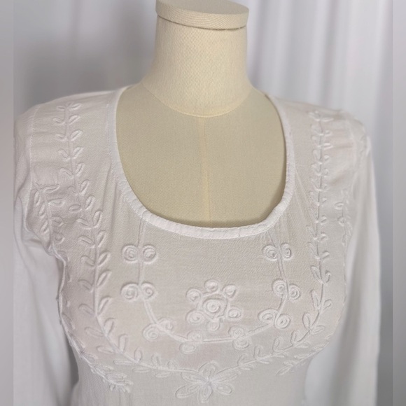 South American Side White Embellished Fitted Blouse with Long Sleeves (843) - Picture 7 of 12
